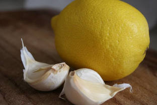 Часниково-лимонна-настоянка-відмінний помічник в лікуванні-варикозного розширення-вен